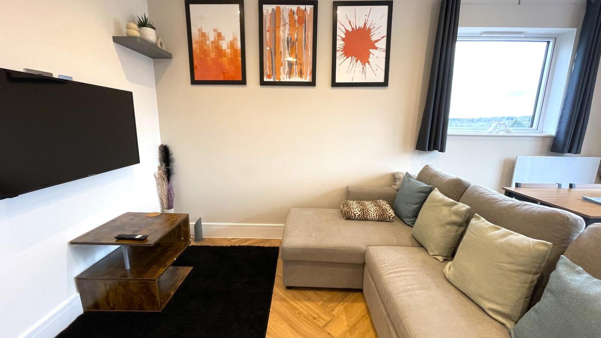 Apartment Refined Living, Wi-fi, Balcony And Parking *