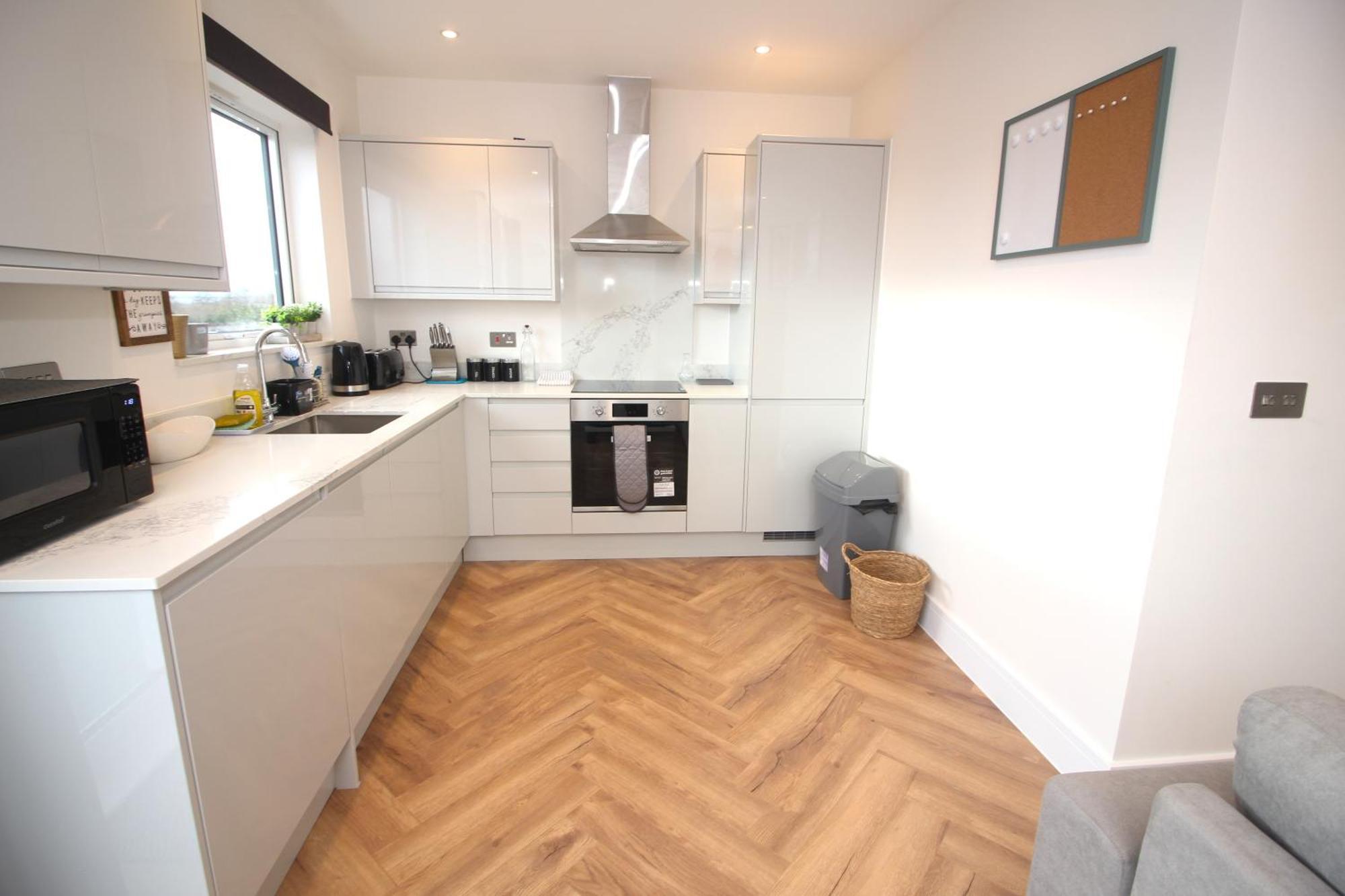 Refined Living, Wi-fi, Balcony And Parking *