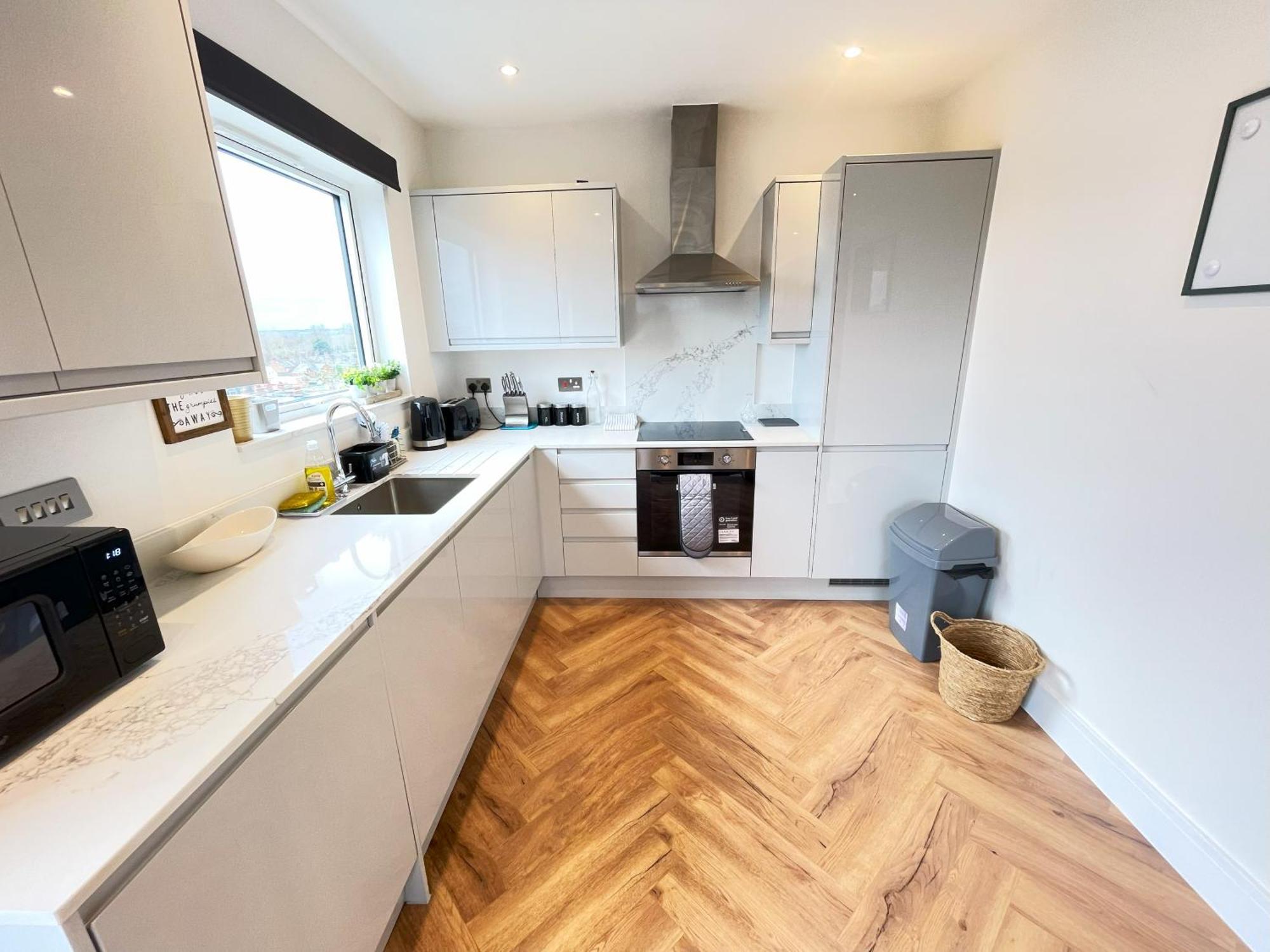 Refined Living, Wi-fi, Balcony And Parking Apartment *